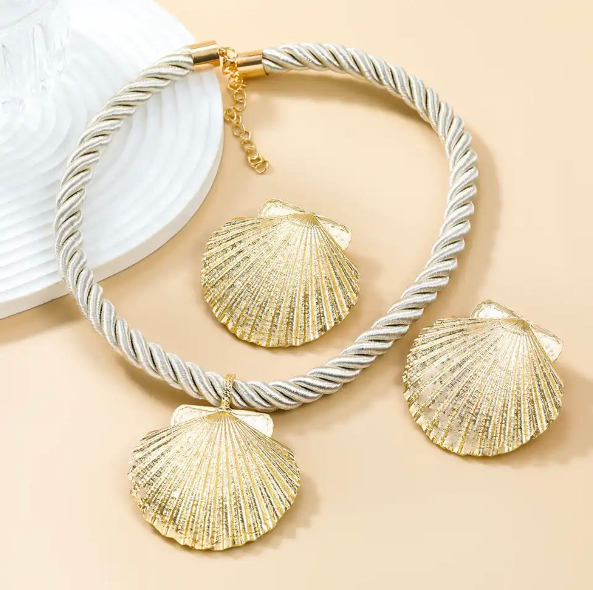 Clam Earrings